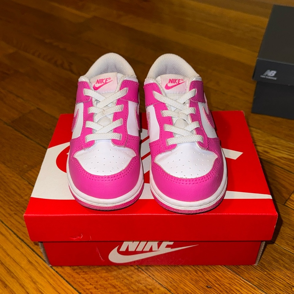 Nike Dunk Low (TDE) 
9C
White/Laser Fuchsia